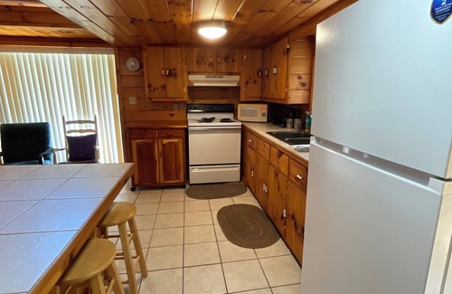 Hillsville Cabin | "By Still Waters" Serene cabin by pond in Hillsville