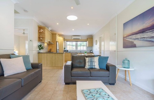 Rosebud House | Cozy Beach Holiday Home in the Heart of Rosebud