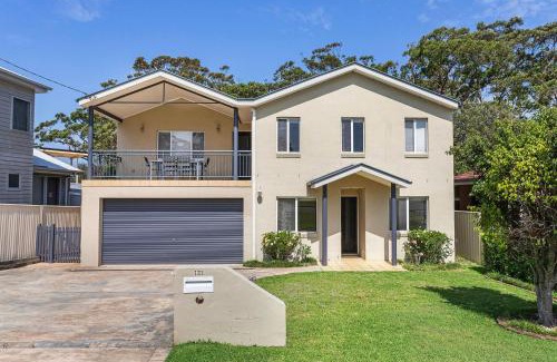 Shoalhaven Heads House | Relax at By The Jetty: Family & Pet-Friendly Getaway