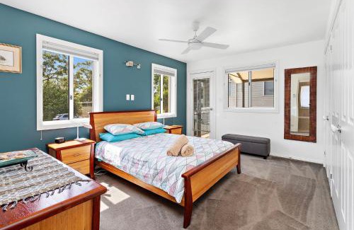 Shoalhaven Heads House | Relax at By The Jetty: Family & Pet-Friendly Getaway