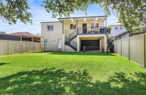 Shoalhaven Heads House | By The Jetty - Tranquil Retreat Near the River with Amenities