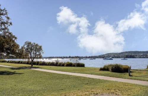 Booragul Apartment | Serene Getaway at By the Lake - Lake Macquarie, Guest Rated 9.4