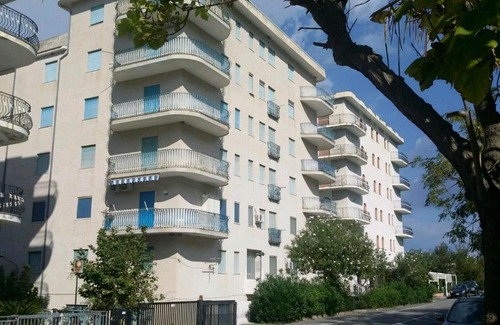 Falconara Albanese Apartment | Beachfront Retreat Near Mountains with Ocean Views
