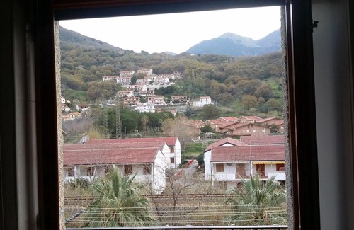 Falconara Albanese Apartment | Beachfront Retreat Near Mountains with Ocean Views