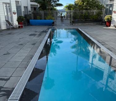 Paihia Apartment | Oceanfront Retreat: Guest Rated 9.5 with Pool & Dining