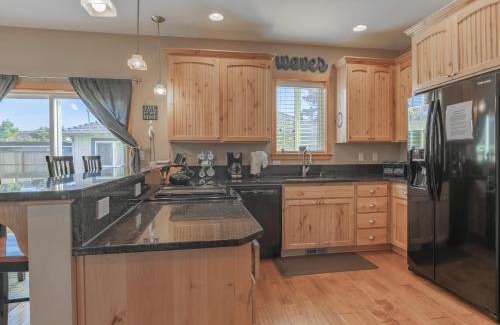 Seaside House | Seaside Retreat: Family-Friendly with Breakfast Included
