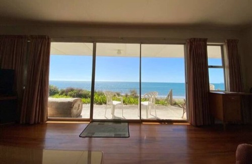 Parapara House | Beachside Retreat at By the Sea Shaw - Ideal for Families
