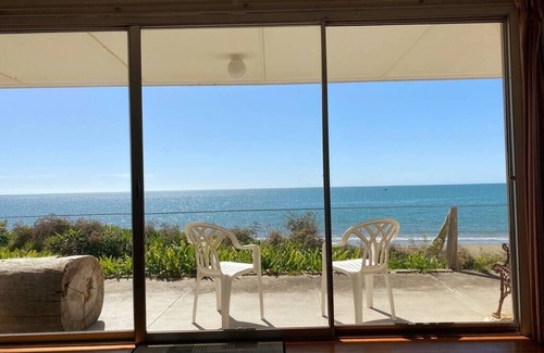 Parapara House | Beachside Retreat at By the Sea Shaw - Ideal for Families