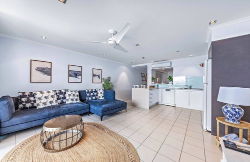 Airlie Beach Apartment | Seaside Retreat with Pool and Family-Friendly Amenities