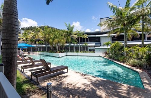 Airlie Beach Apartment | Seaside Retreat with Pool and Family-Friendly Amenities
