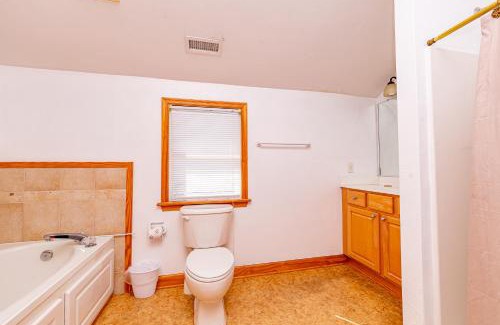 Kill Devil Hills House | Cozy Hotel by the Sea with Pool and Pet-Friendly Amenities