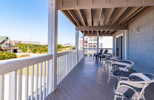 Kill Devil Hills House | Cozy Hotel by the Sea with Pool and Pet-Friendly Amenities