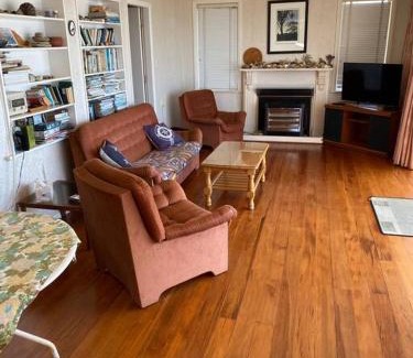 Parapara House | Seaside Retreat at By the Seashaw - Family & Pet Friendly