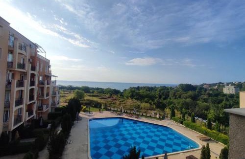 Byala Apartment | Byala Apartments BSR 7: Oceanfront Retreat with Pool