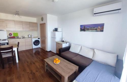 Byala Apartment | Byala Apartments BSR 7: Oceanfront Retreat with Pool