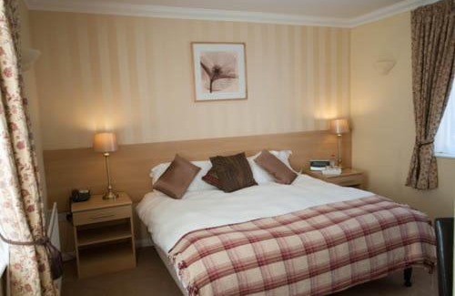 Cranwell House | Pet-Friendly Byards Leap Lodge: 4-Star Comfort Awaits