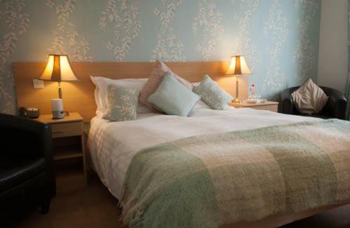 Cranwell House | Pet-Friendly Byards Leap Lodge: 4-Star Comfort Awaits