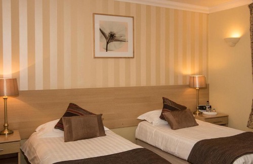Cranwell House | Pet-Friendly Byards Leap Lodge: 4-Star Comfort Awaits