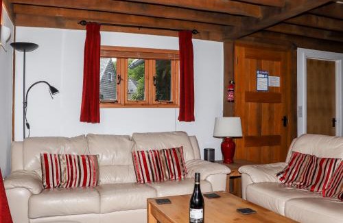 Camelford House | Pet-Friendly Bybrook Lodge: Rated 9.5/10 by Guests