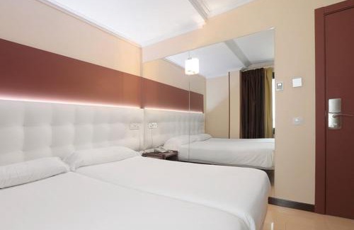 Gothic Quarter Hotel | Discover BYPILLOW Twenty: Highly Rated with Restaurant Access