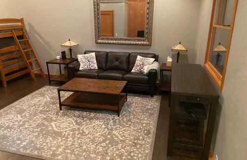 Gold Beach Resort | Relaxing Byrdies Beach House with Oceanfront Views