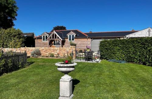 New Forest District Apartment | Ideal Byre - Cozy Farm Cottage Near Equestrian Activities