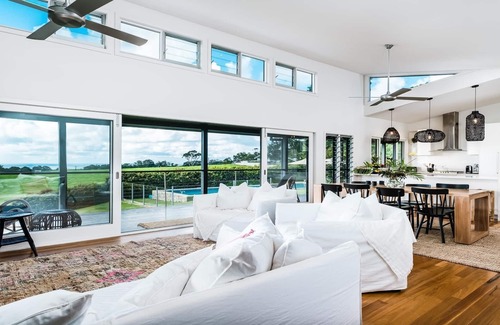 Coopers Shoot Apartment | Idyllic Byron Bay Retreat with Panoramic Countryside Views