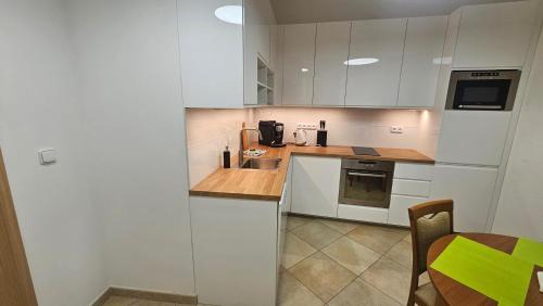 City Centre Apartment | Pet-Friendly 69m2 Retreat at Tržni Kolonáde - Rated 9/10