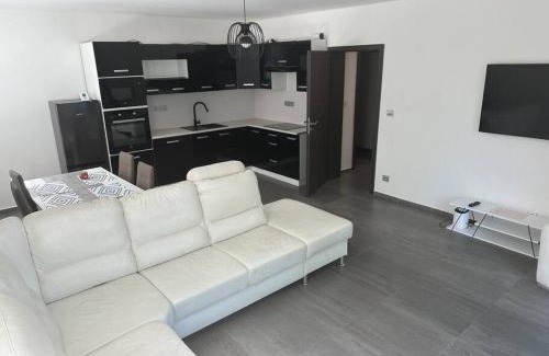 Nedvezi u Rican Apartment | Peaceful Retreat: Nature and Family-Friendly Amenities