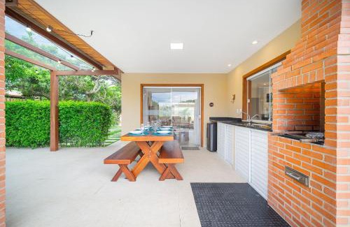 Praia Rasa House | Relaxing Stay at BZ38 Casa, Steps from the Beach with Pool