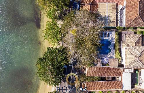 Humaita House | Oceanfront Bz48 Condomínio with 4 Suites & Top Amenities