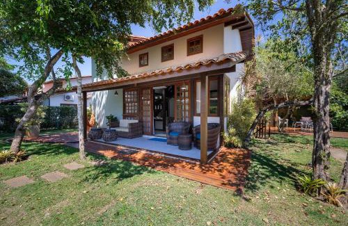 Praia Rasa House | Relax at BZ49 Casa: Family-Friendly Retreat Near the Beach