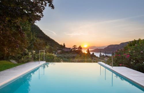 Garda Villa | Relax at Cà Cantoni: Poolside Retreat for Families & Pets