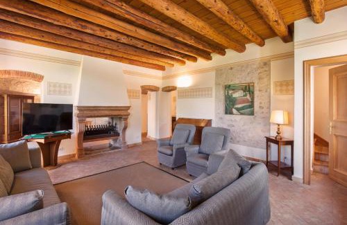 Garda Villa | Relax at Cà Cantoni: Poolside Retreat for Families & Pets