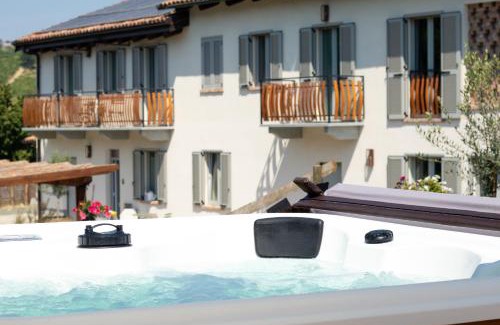 Vinchio House | Relaxing Retreat at Casa nella Natura with Hot Tub & Ocean View