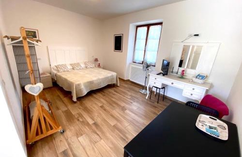 Fosdinovo Apartment | Inviting Cà del fornello: Family-Friendly with Kitchen Amenities