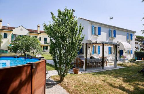 Ca' Pirami House | Relax at Cà del Mar: Private Pool & Garden Retreat in Jesolo