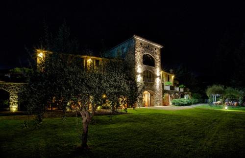 Pontremoli Hotel | Relax at Cà Del Moro Resort: Pet-Friendly with Ocean Views