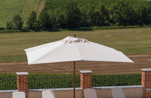 Vignale Monferrato Hotel | Discover Cà dell'Ebbro: Pet-Friendly with Pool & Hot Tub