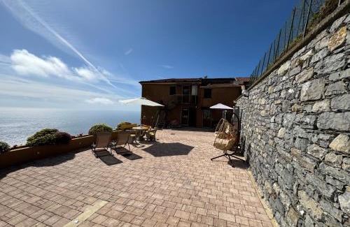 Vernazza Apartment | Oceanfront Cà di Dome: Guest Rated 9.7 with Sea Views