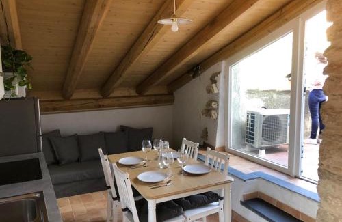 Boragni Apartment | Oceanfront Cà di Pippo "Tasso" Apartment with 9.4 Rating