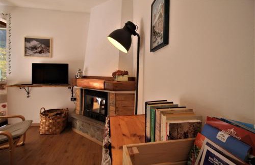 Chiesa in Valmalenco Apartment | Cozy Cà Pizzo Scalino: Oceanfront, Pet-Friendly Retreat