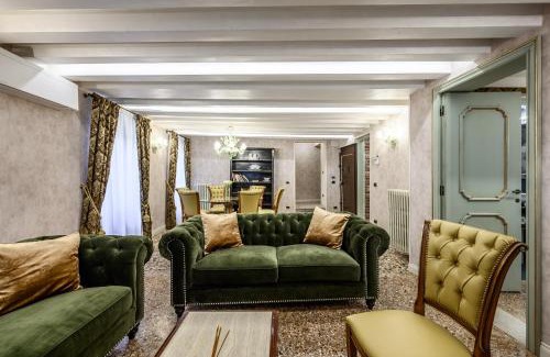San Marco Apartment | Elegant Cà Rialto 4122 - Exceptional Terrace & Family Friendly