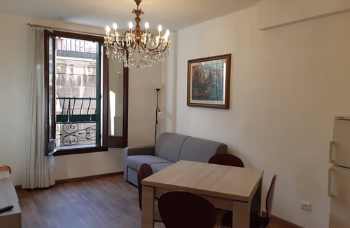 Cannaregio Apartment | Experience Ca' Valeria: Oceanfront Haven with Spa & Hot Tub