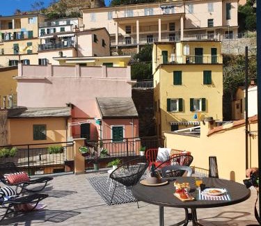Riomaggiore Apartment | Pet-Friendly Cà Vivaldi Penthouse with Oceanfront Views