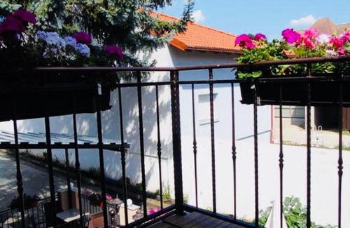 Favoriten Bed & Breakfast | Explore Family-Friendly Stays at Cáfe 168