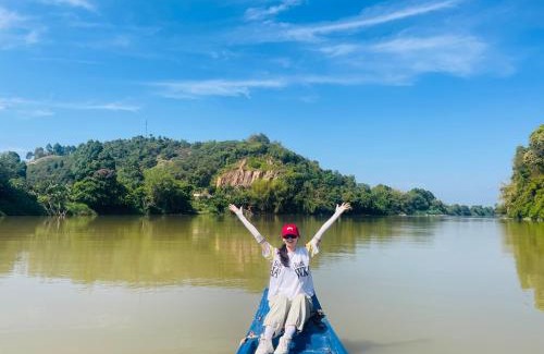 Quan Tom Apartment | Discover Cát Tiên Riverside: Pet-Friendly Oceanfront Retreat