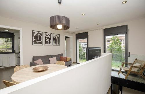 Ripoll Apartment | Elegant Cèntric Ripoll: Guest Rated 8.9, Family-Friendly Stay