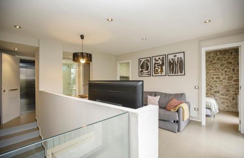 Ripoll Apartment | Elegant Cèntric Ripoll: Guest Rated 8.9, Family-Friendly Stay