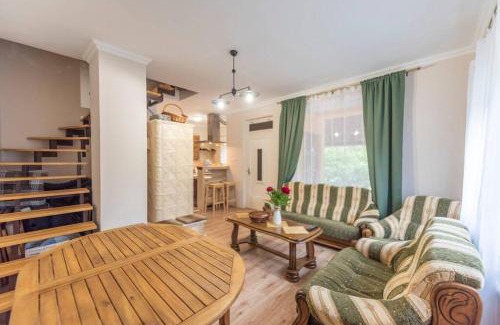 Gyoparosfuerdo House | Family-Friendly Retreat at Cédrus Nyaralóház, Gyopárosfürdő